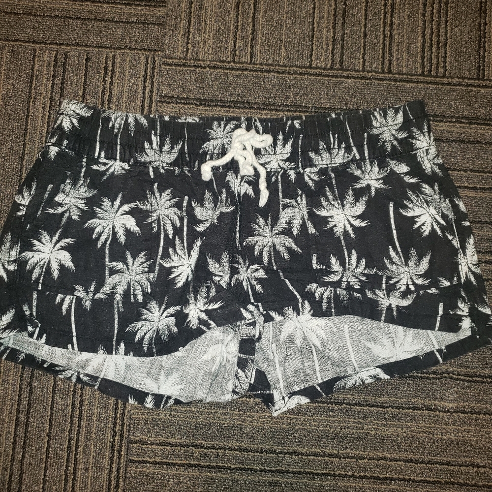 Palm tree linen shorts